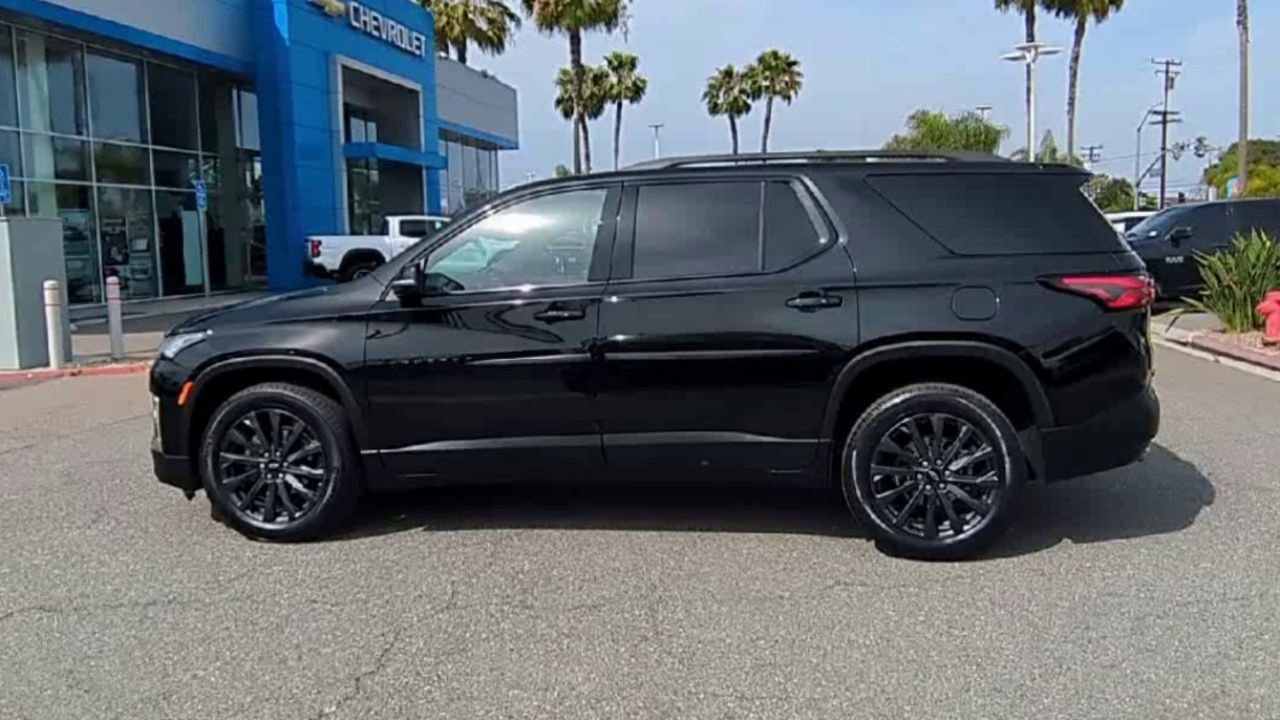 Used 2023 Chevrolet Traverse RS w/ LPO, Cargo Package image 5