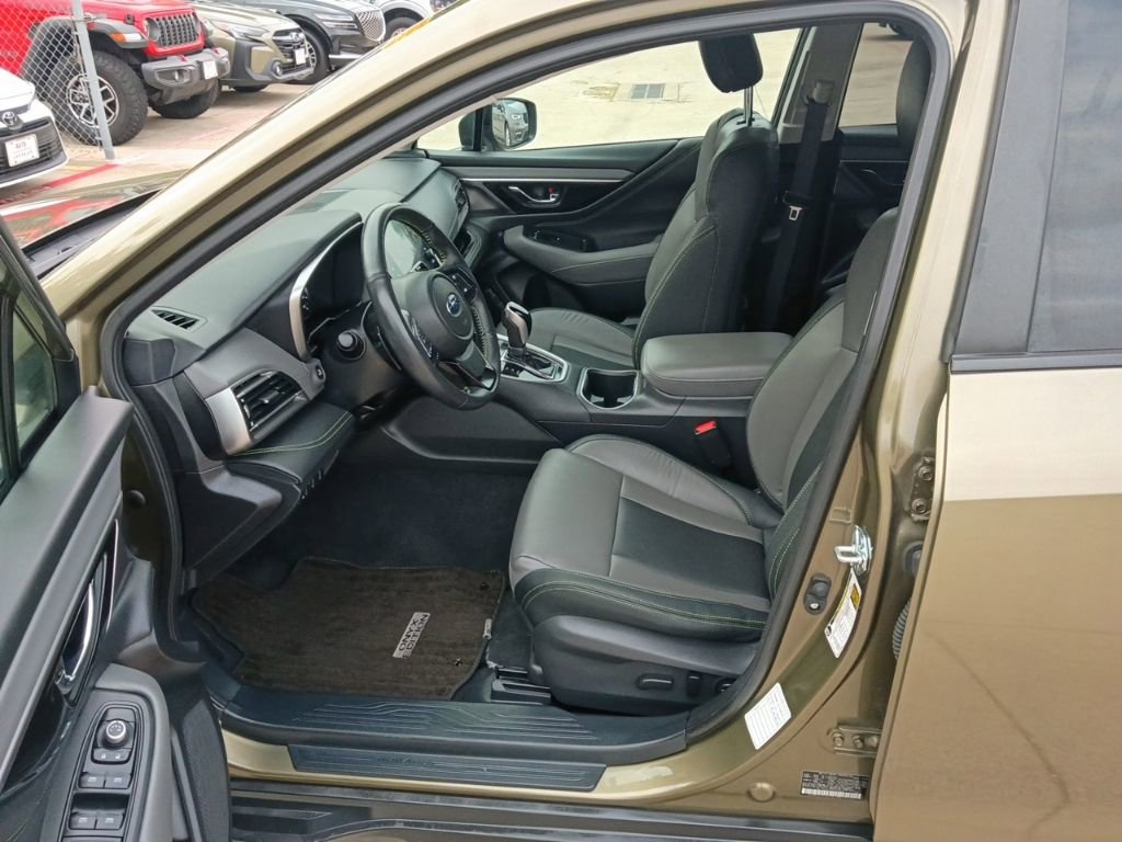 Used 2025 Subaru Outback Onyx Edition image 3