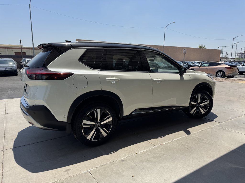 Used 2022 Nissan Rogue Platinum w/ Head-Up Display Package image 4