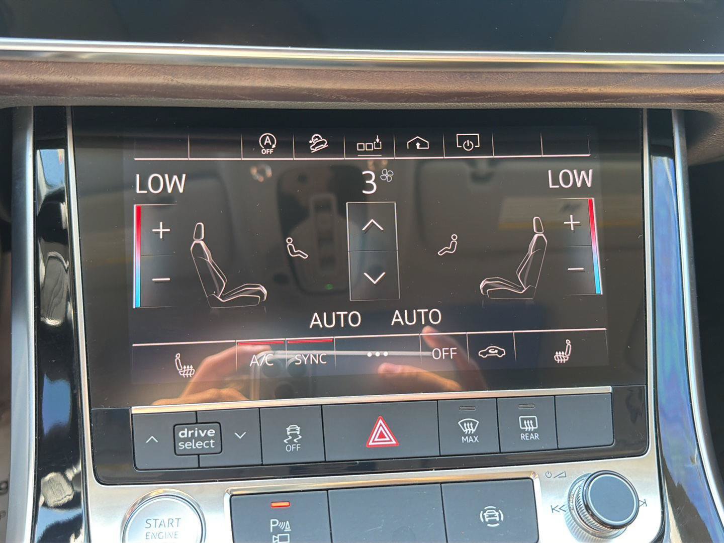 Used 2019 Audi Q8 Premium w/ Convenience Package AWD/4WD image 31