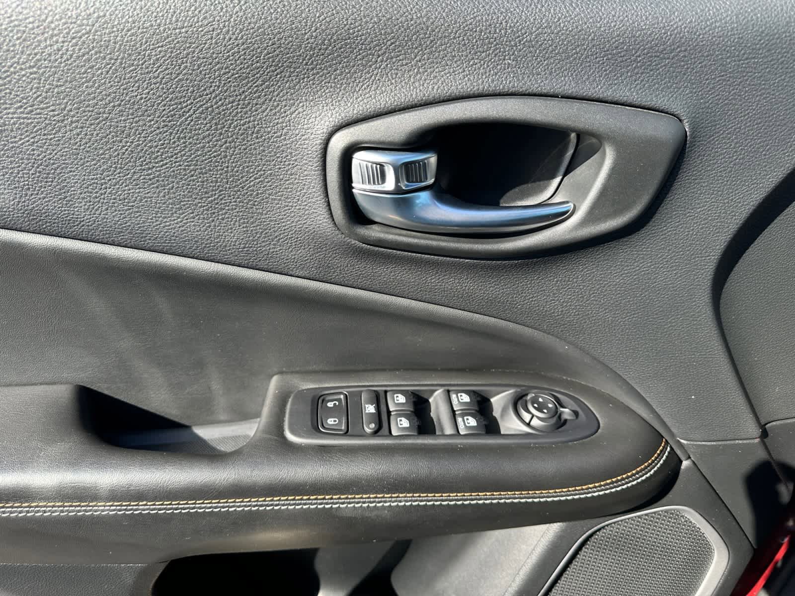 Used 2020 Jeep Compass Latitude FWD image 11
