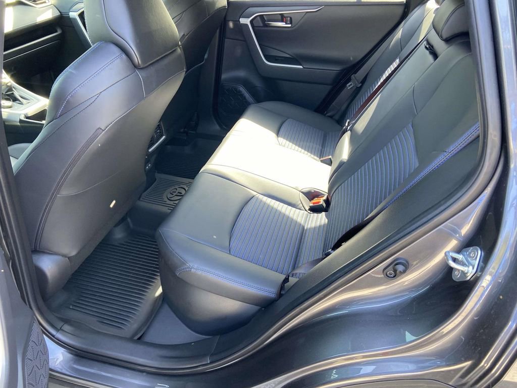 Used 2025 Toyota RAV4 XSE AWD/4WD image 22