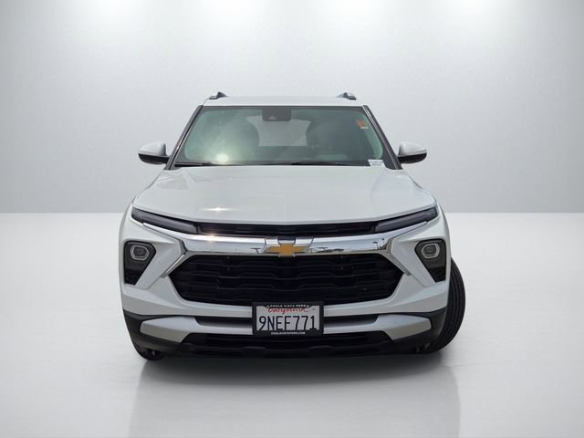 Used 2024 Chevrolet TrailBlazer LT w/ LT Cold Weather Package FWD image 2