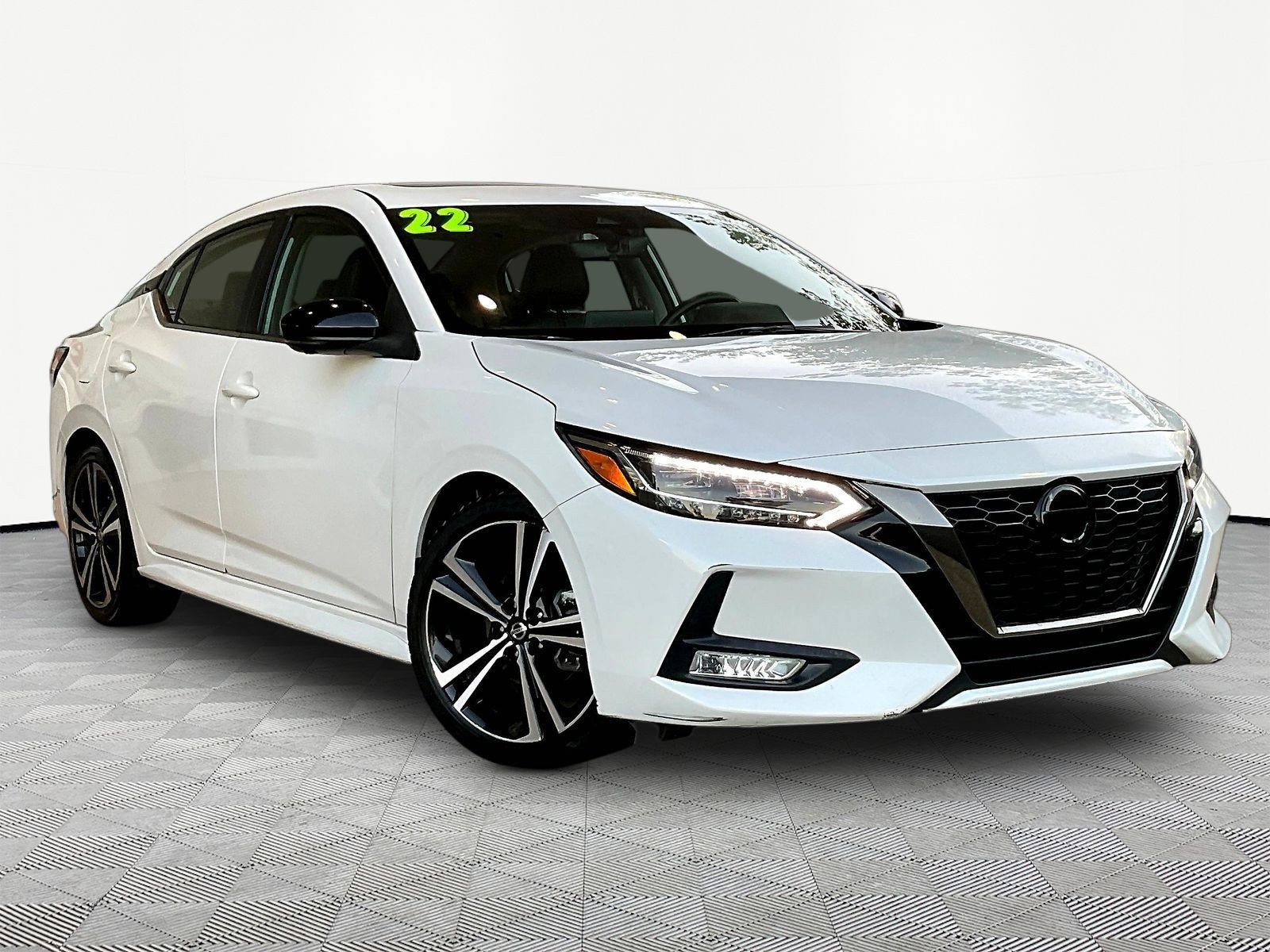 Used 2022 Nissan Sentra SR w/ SR Premium Package FWD image 3