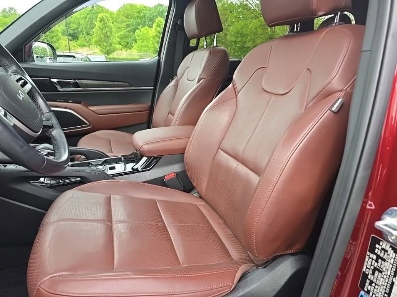 Used 2023 Kia Telluride EX w/ EX Captain's Chair Package AWD/4WD image 11