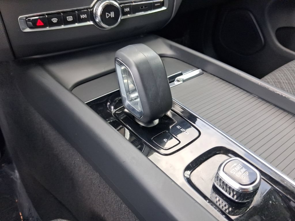 Certified 2024 Volvo XC60 B5 Core AWD/4WD image 22