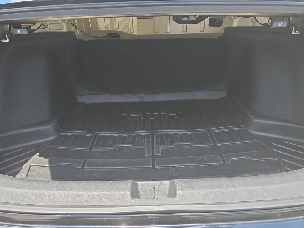 Used 2022 Honda Civic Touring image 11