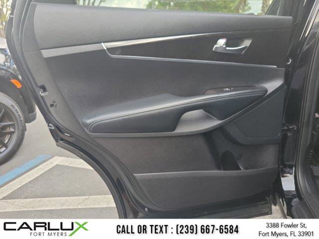 Used 2018 Kia Sorento L image 16