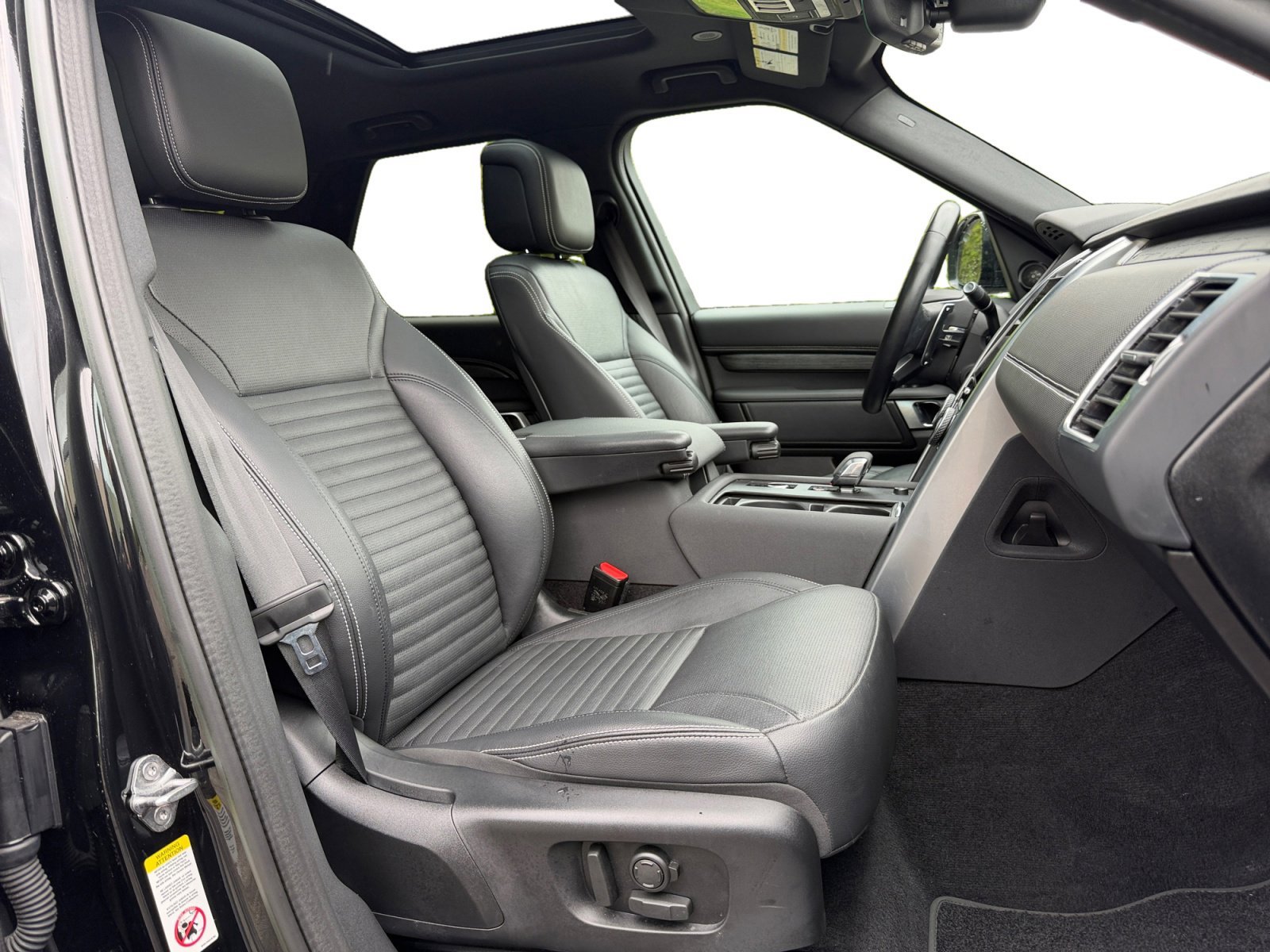 Used 2023 Land Rover Discovery S R-Dynamic AWD/4WD image 22