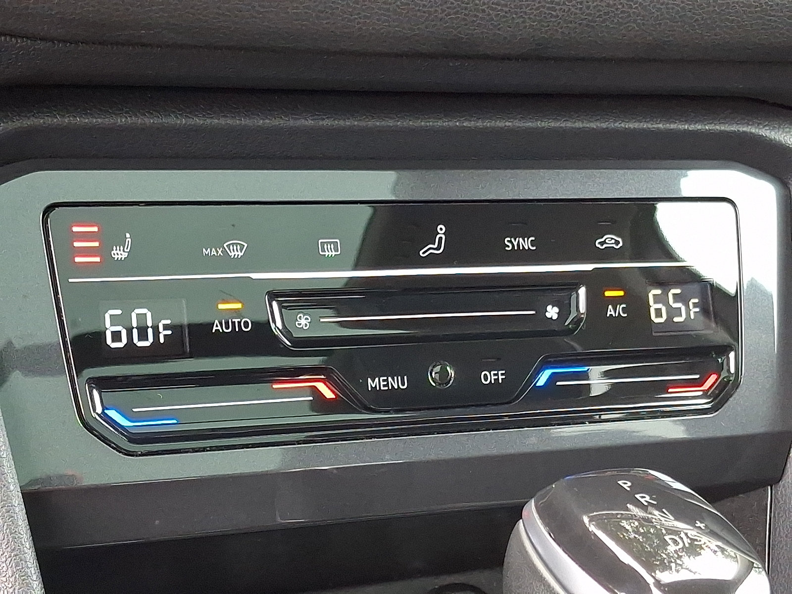 Used 2023 Volkswagen Tiguan SE AWD/4WD image 17
