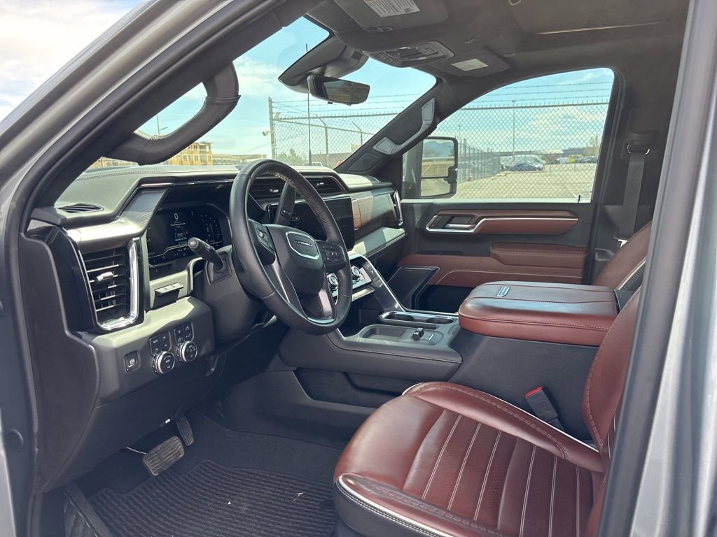 Used 2025 GMC Sierra 3500 Denali Ultimate image 9