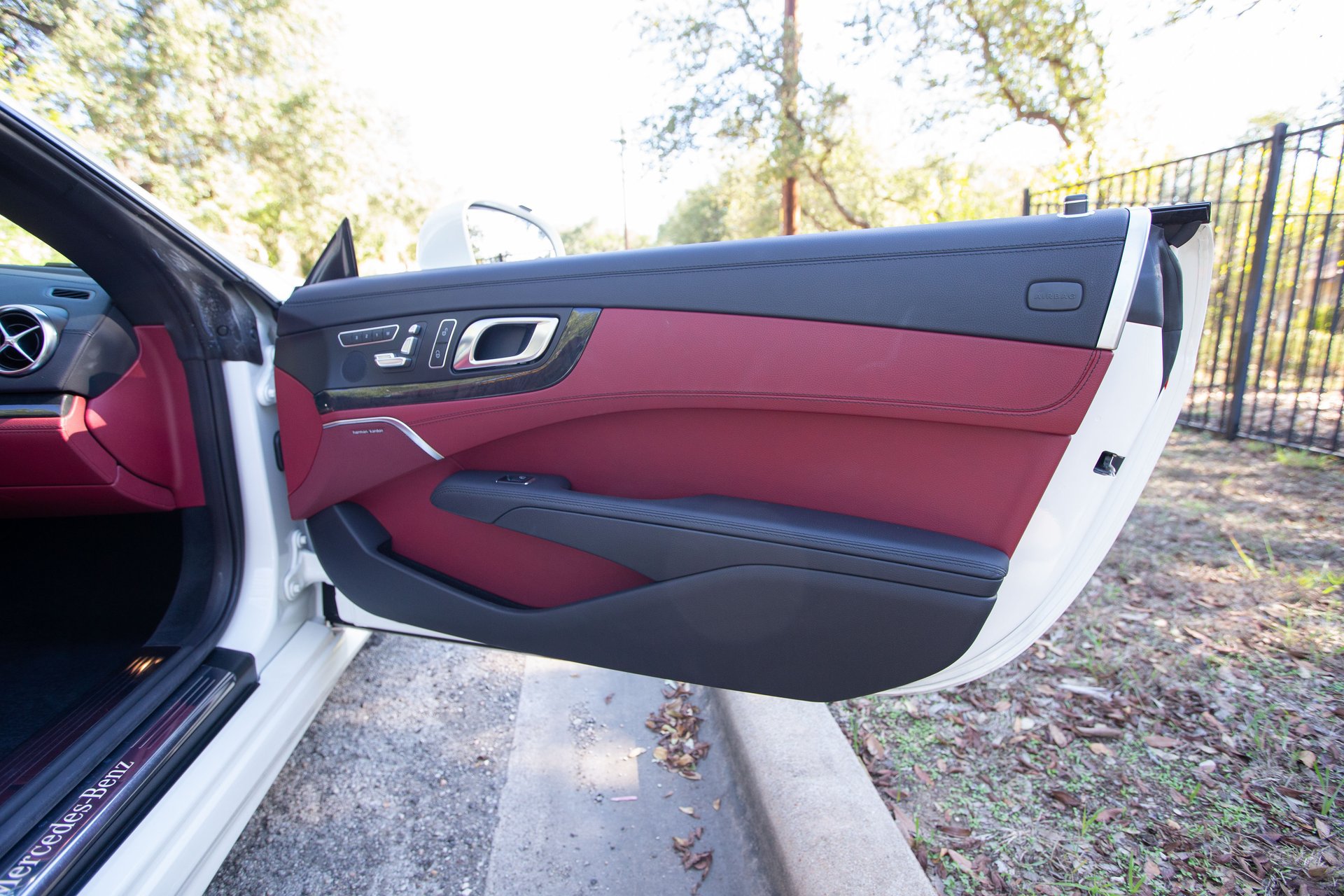 Used 2015 Mercedes-Benz SL 400 image 40