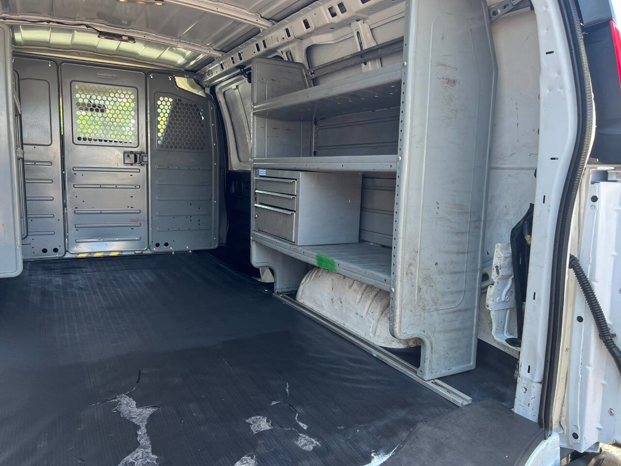 Used 2018 Chevrolet Express 3500 3500 3dr Cargo Van w/ Driver Convenience Package image 17