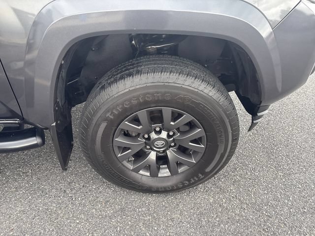 Used 2020 Toyota Tacoma SR5 AWD/4WD image 9