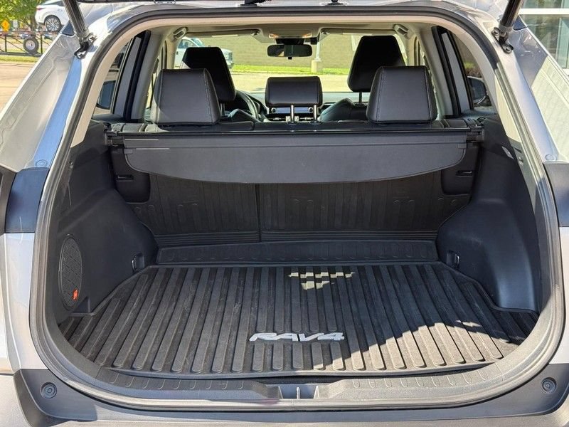 Used 2020 Toyota RAV4 XLE Premium AWD/4WD image 9