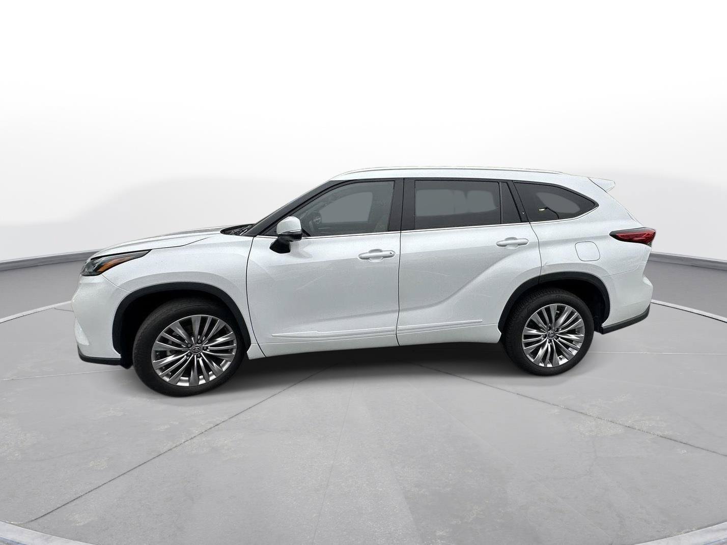 Used 2023 Toyota Highlander Platinum FWD image 61