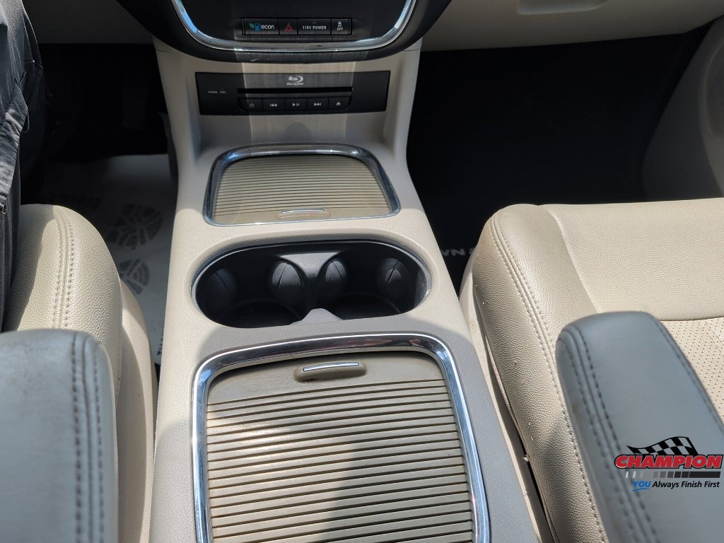Used 2014 Chrysler Town & Country Touring-L w/ Driver Convenience Group FWD image 19