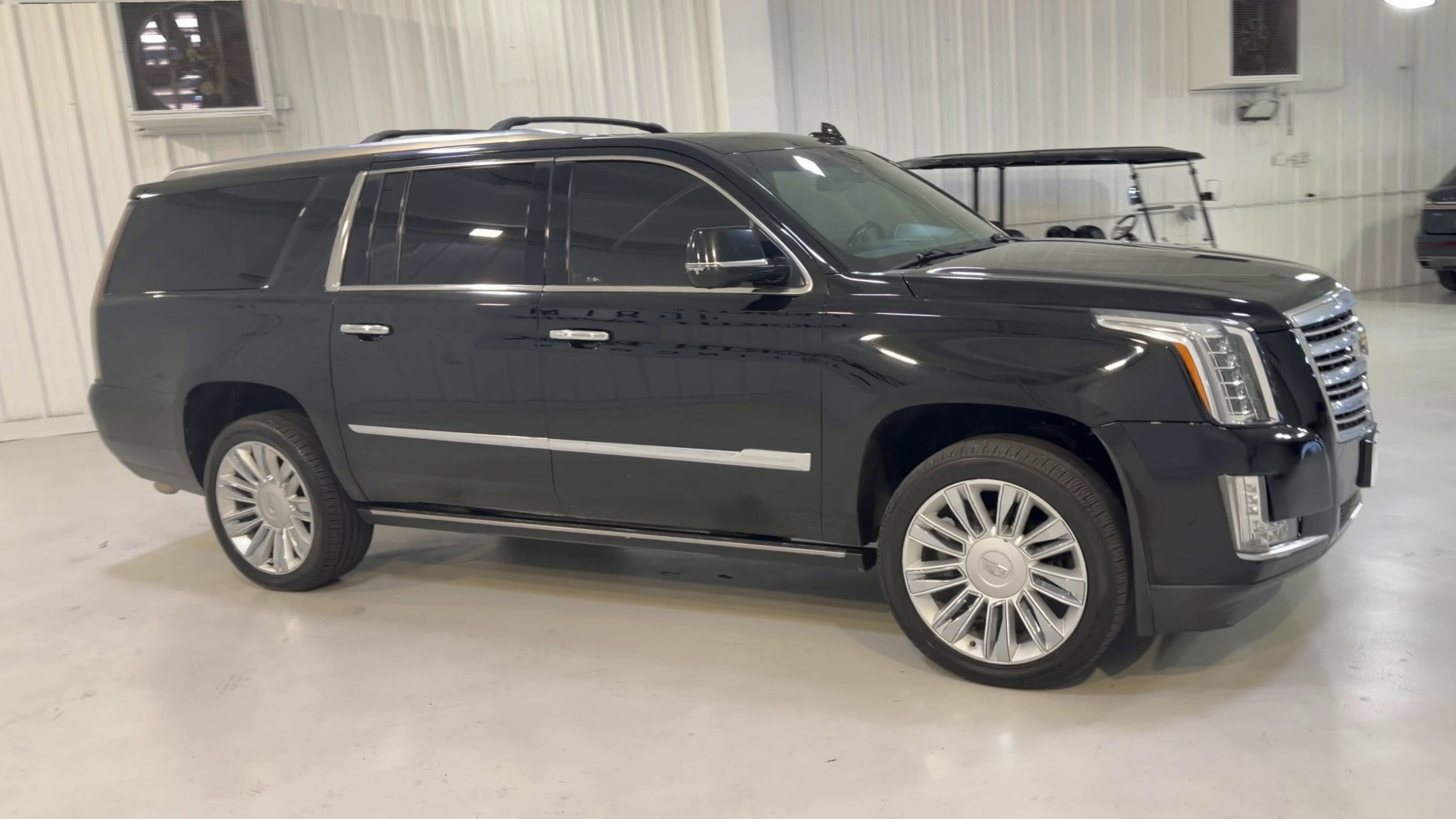 Used 2017 Cadillac Escalade ESV Platinum RWD image 3