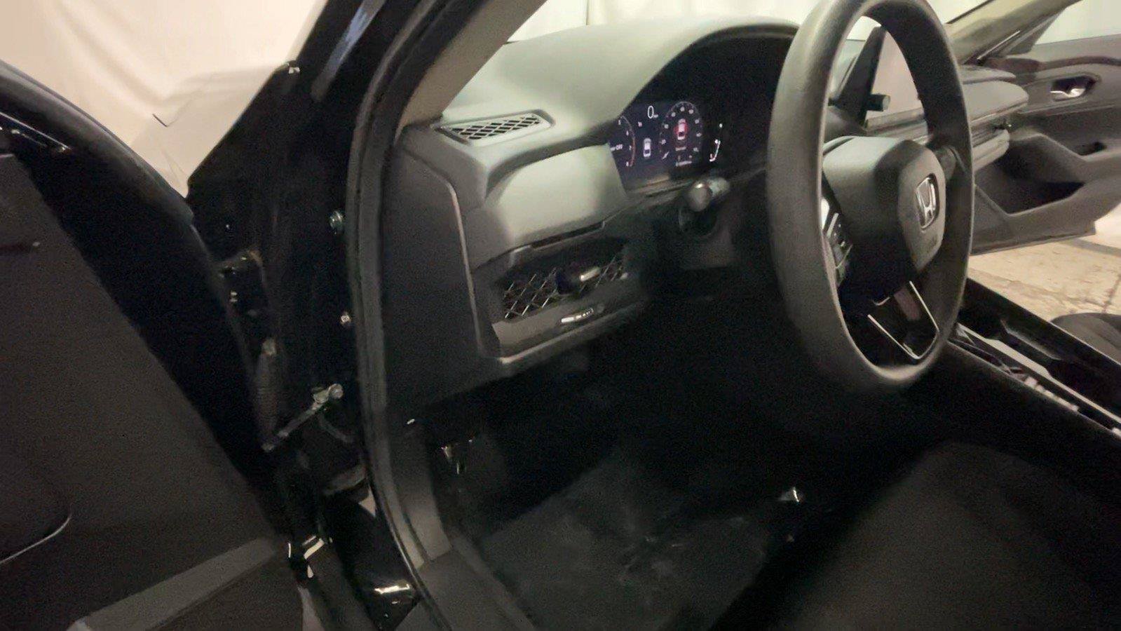 Used 2025 Honda Accord SE image 31