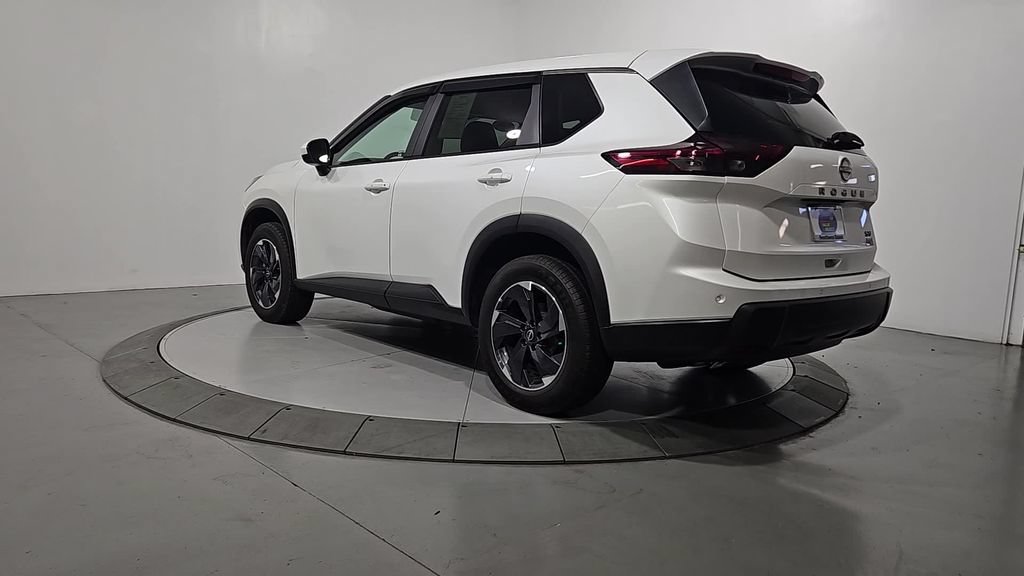 Used 2024 Nissan Rogue SV FWD image 3