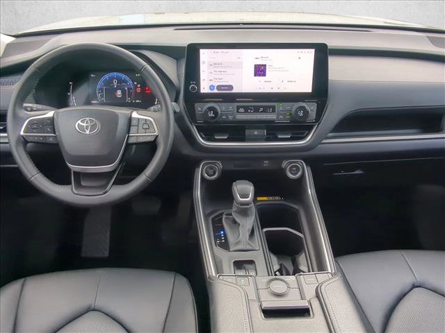 Used 2025 Toyota Grand Highlander FWD image 16