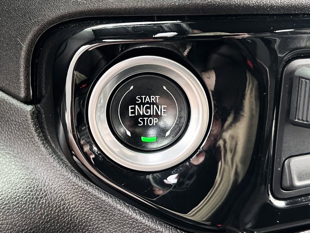 Used 2024 Chevrolet Silverado 2500 ZR2 w/ Technology Package image 9