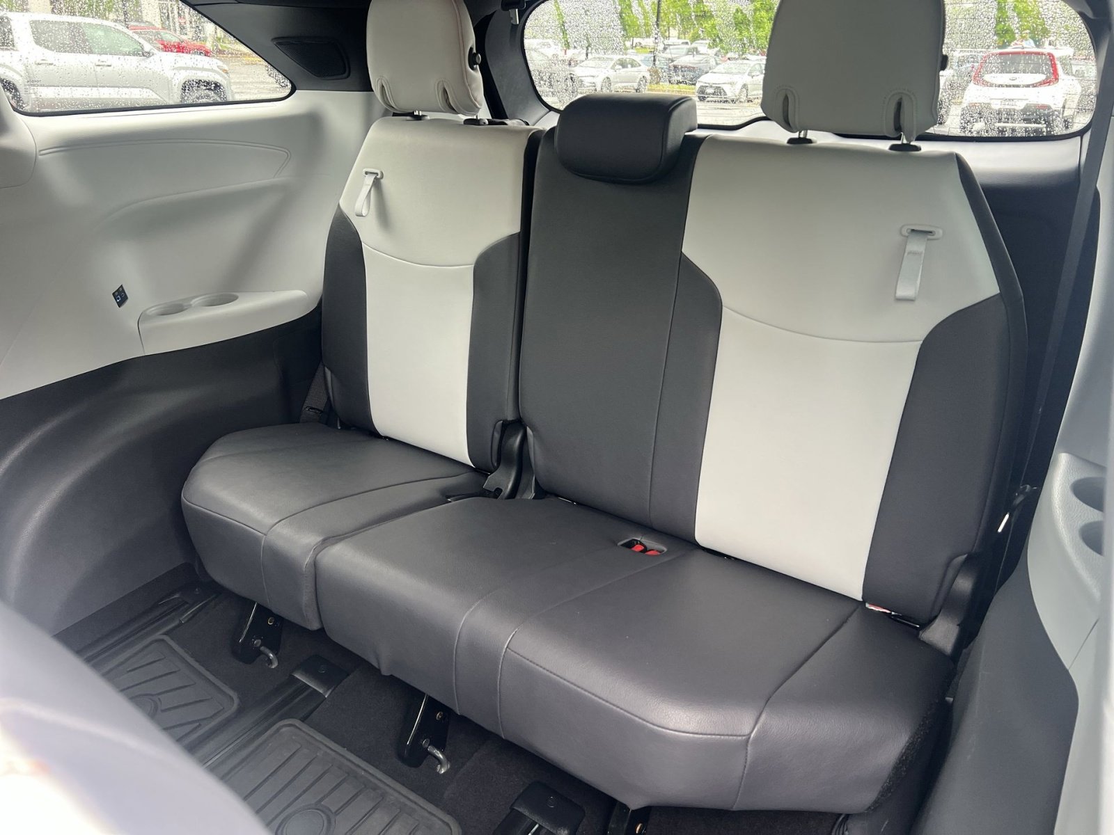 Used 2024 Toyota Sienna XSE w/ XSE Plus Package AWD/4WD image 27
