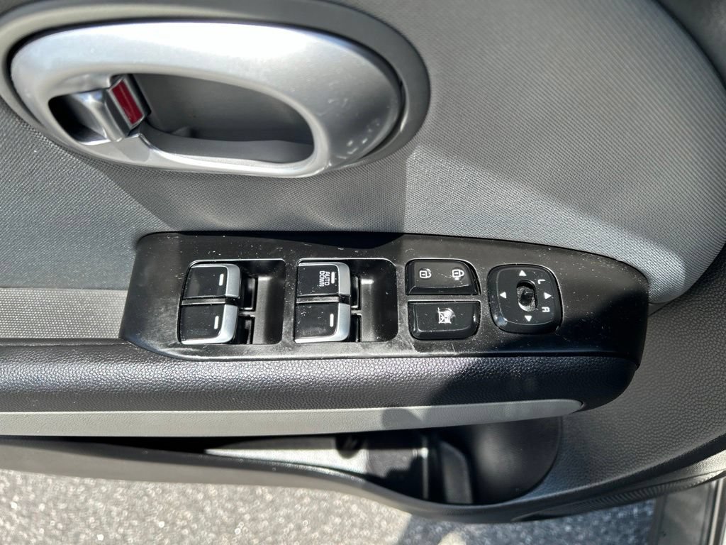 Used 2019 Kia Soul FWD image 16