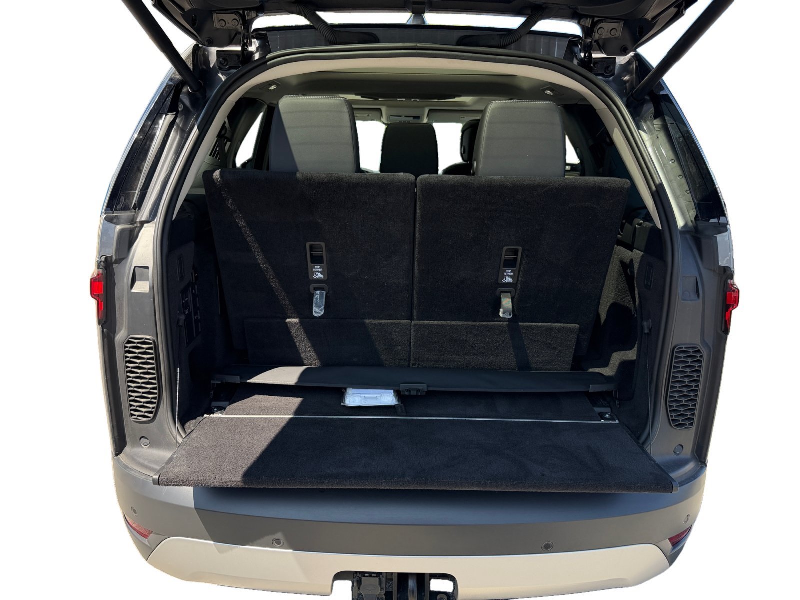 Used 2024 Land Rover Discovery S AWD/4WD image 25