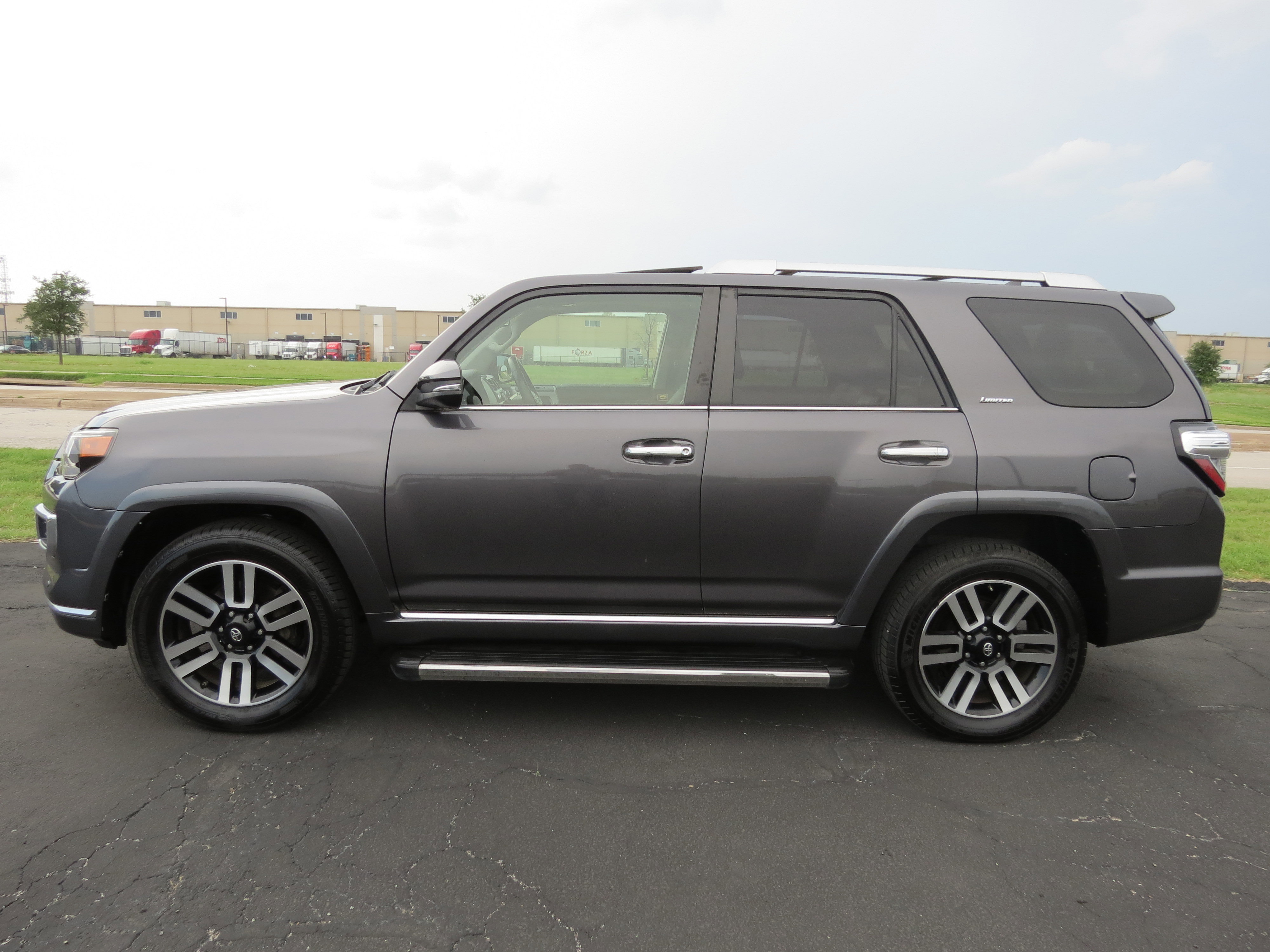 Used 2014 Toyota 4Runner Limited image 3