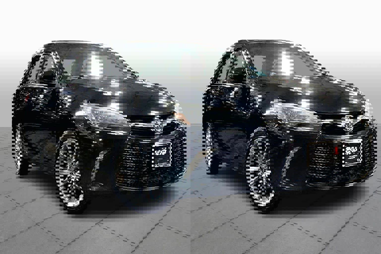 Used 2015 Toyota Camry XSE image 2