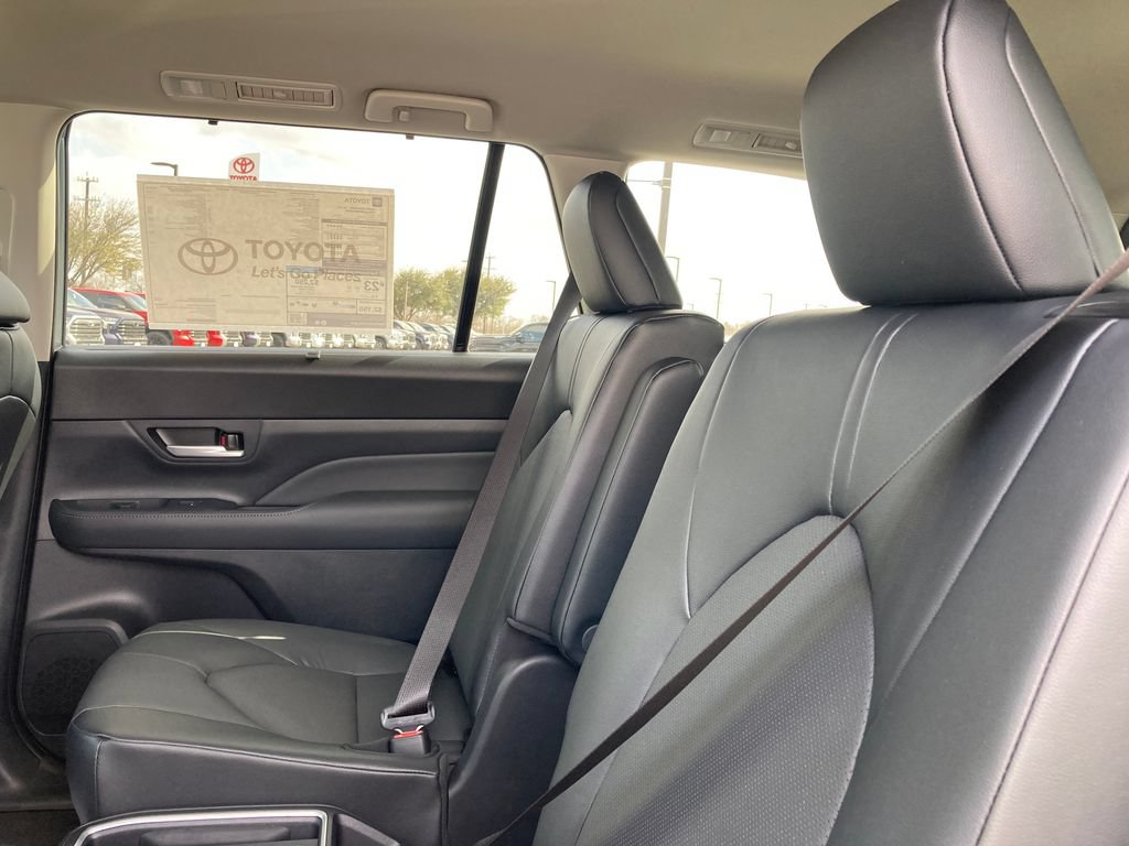 New 2026 Toyota Grand Highlander AWD image 3