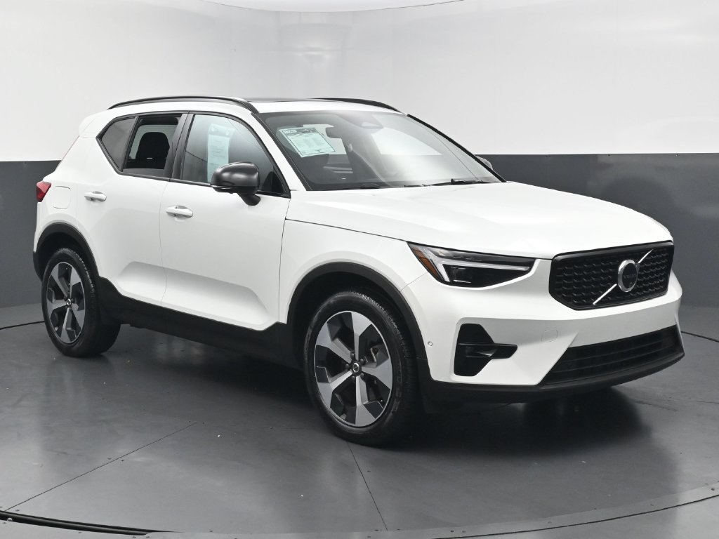 Used 2026 Volvo XC40 B5 Plus AWD/4WD image 7