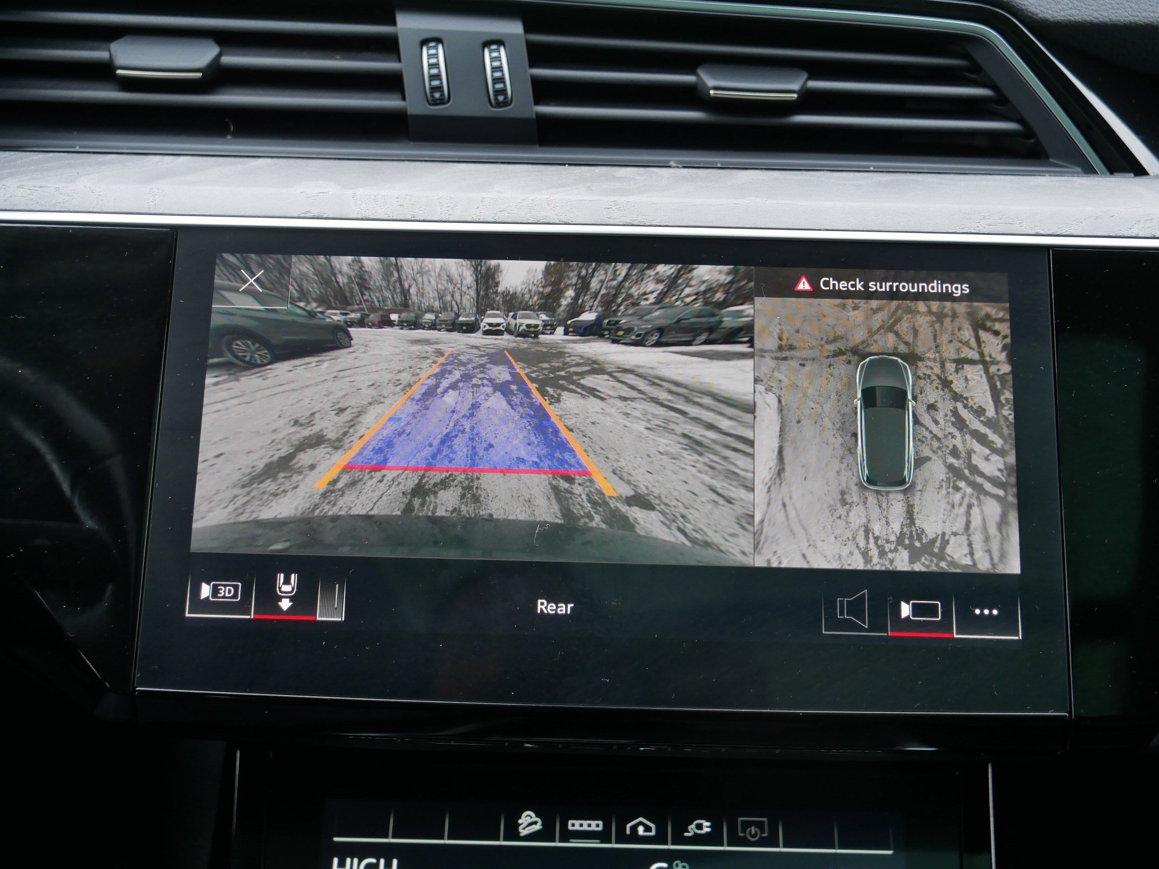 Used 2021 Audi e-tron Premium w/ Convenience Plus Package image 27