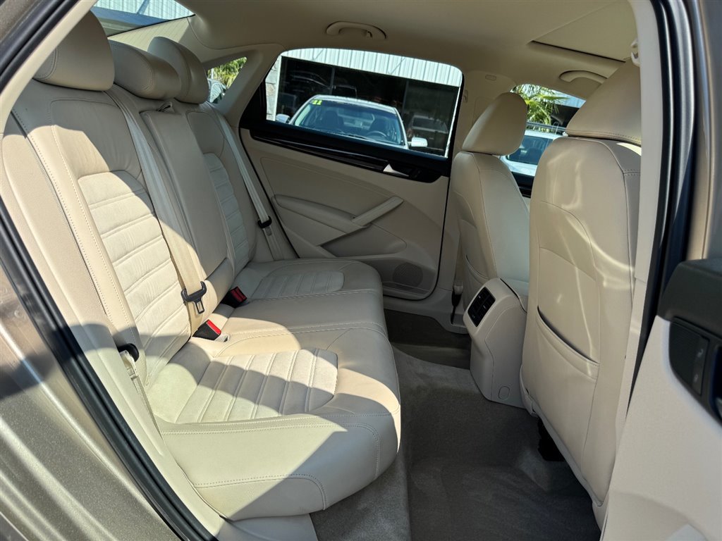 Used 2015 Volkswagen Passat 1.8T SEL Premium FWD image 21