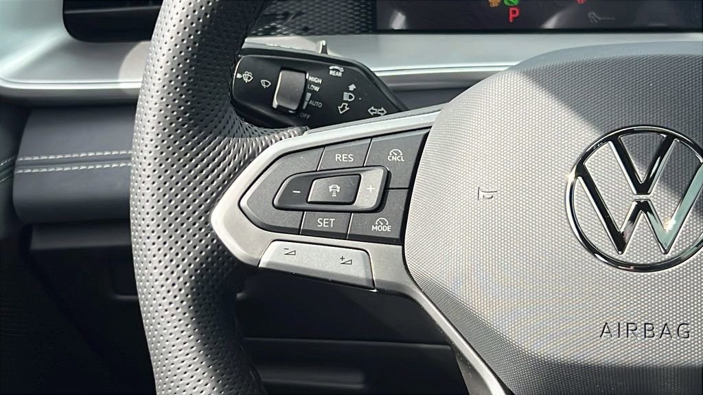 New 2026 Volkswagen Tiguan SE R-Line image 25