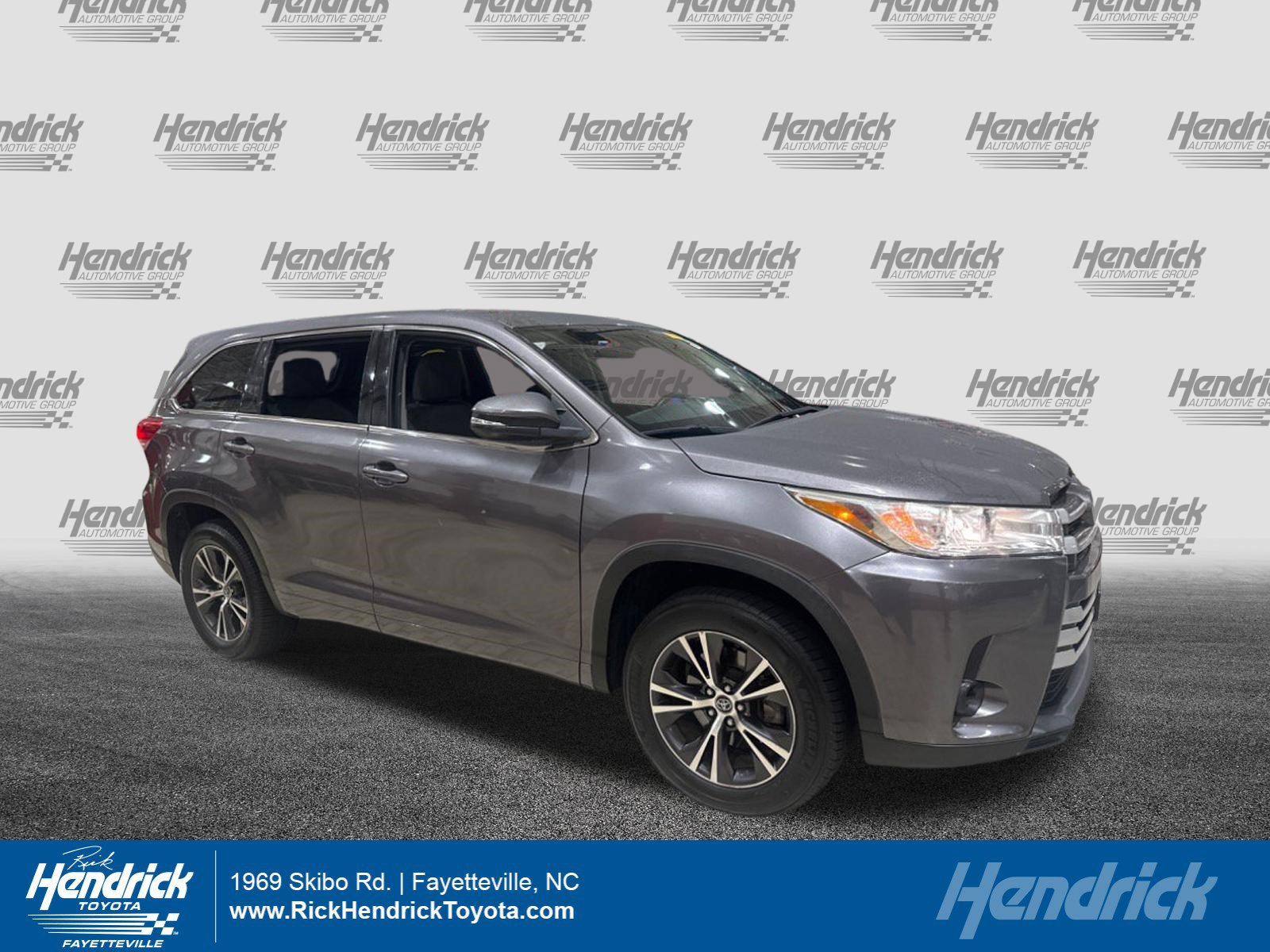 Used 2017 Toyota Highlander LE