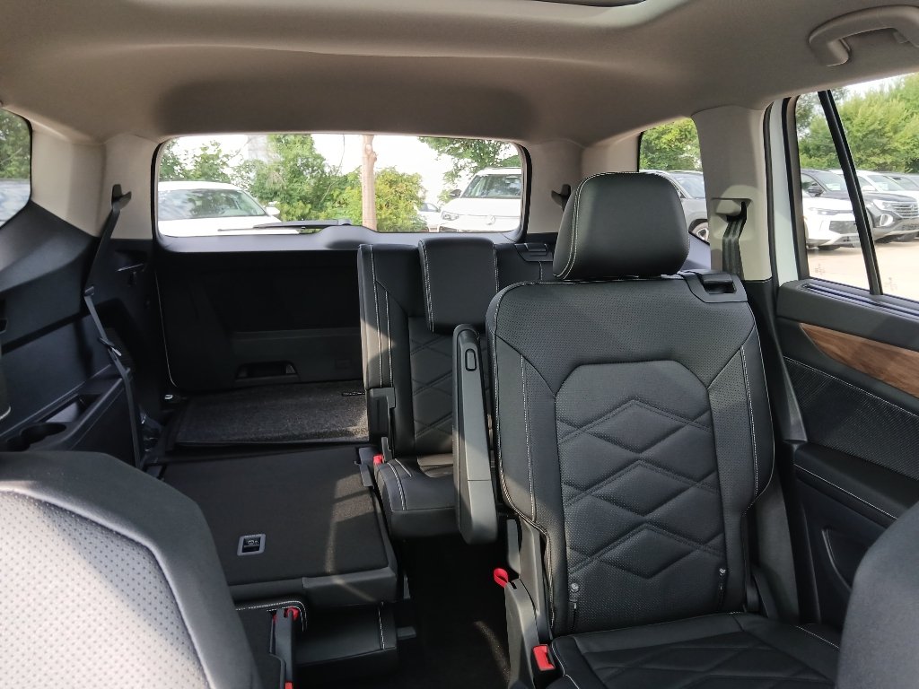 New 2026 Volkswagen Atlas SE FWD image 26