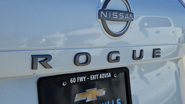 Used 2025 Nissan Rogue SV FWD image 31