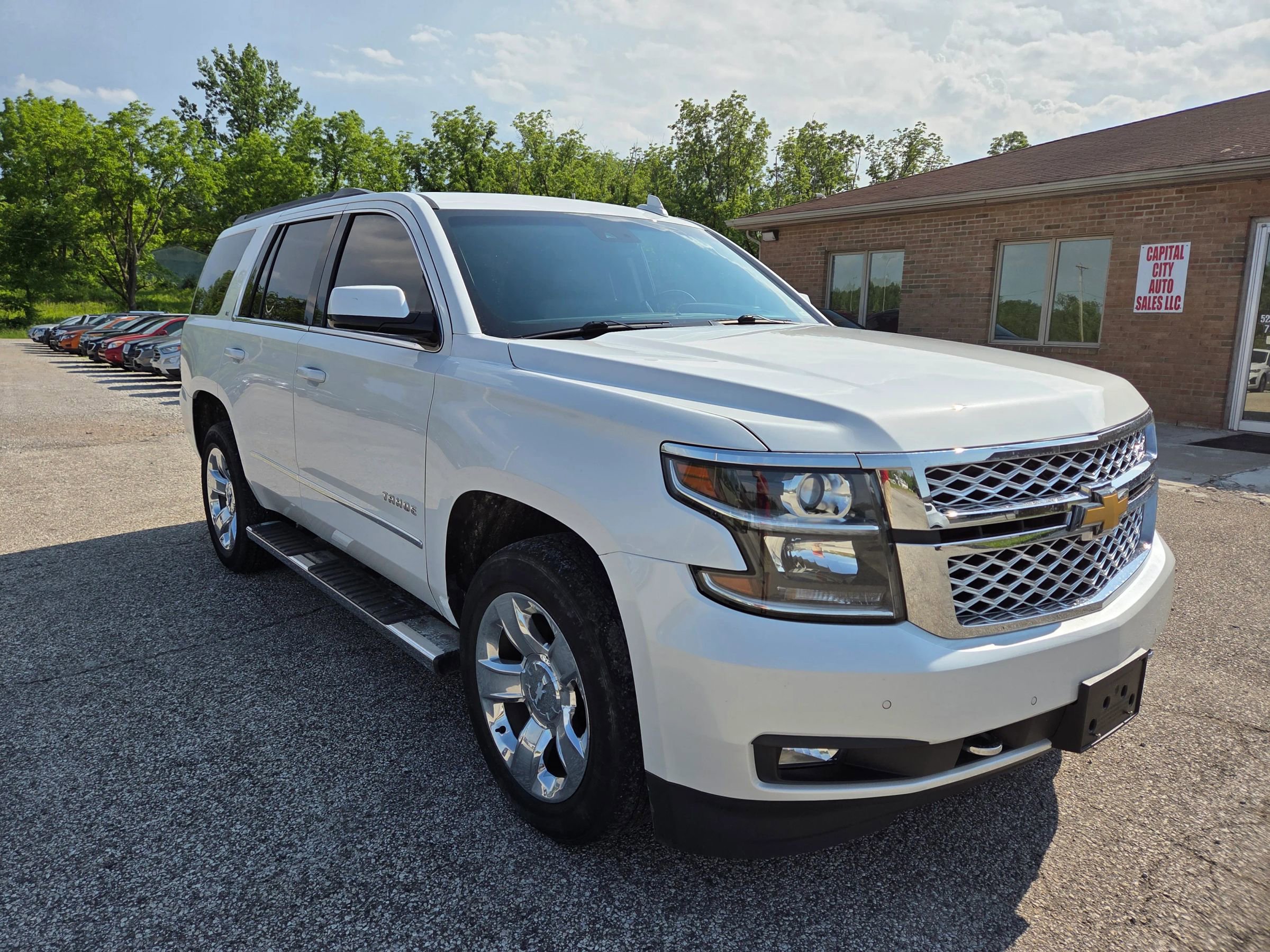 Used 2019 Chevrolet Tahoe LT w/ LT Signature Package AWD/4WD image 3