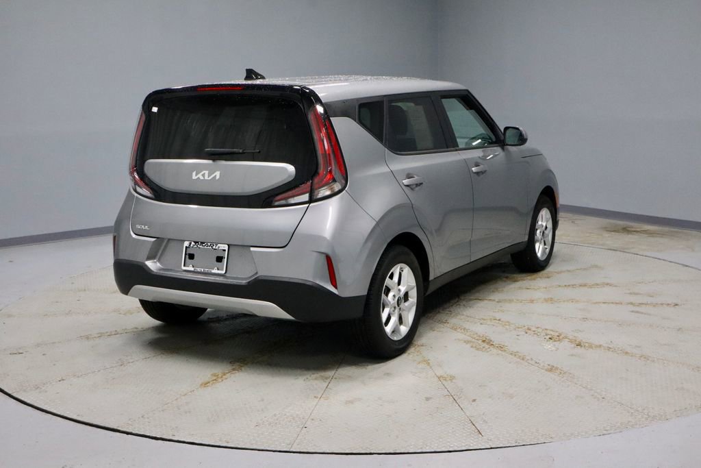 Used 2025 Kia Soul LX image 10
