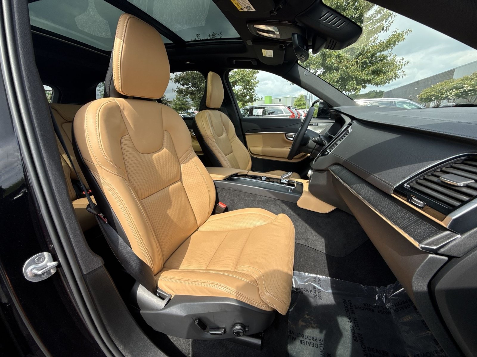 Certified 2024 Volvo XC90 B6 Ultimate w/ Protection Package Premier AWD/4WD image 28
