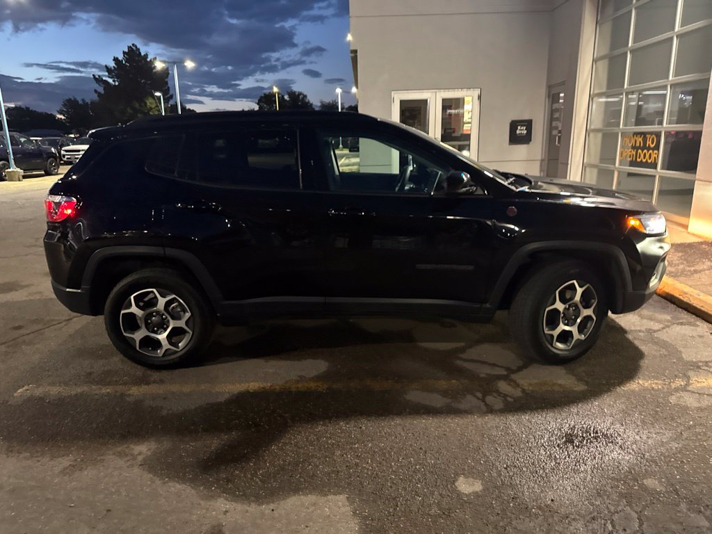Used 2022 Jeep Compass Trailhawk w/ Sun and Sound Group AWD/4WD image 5
