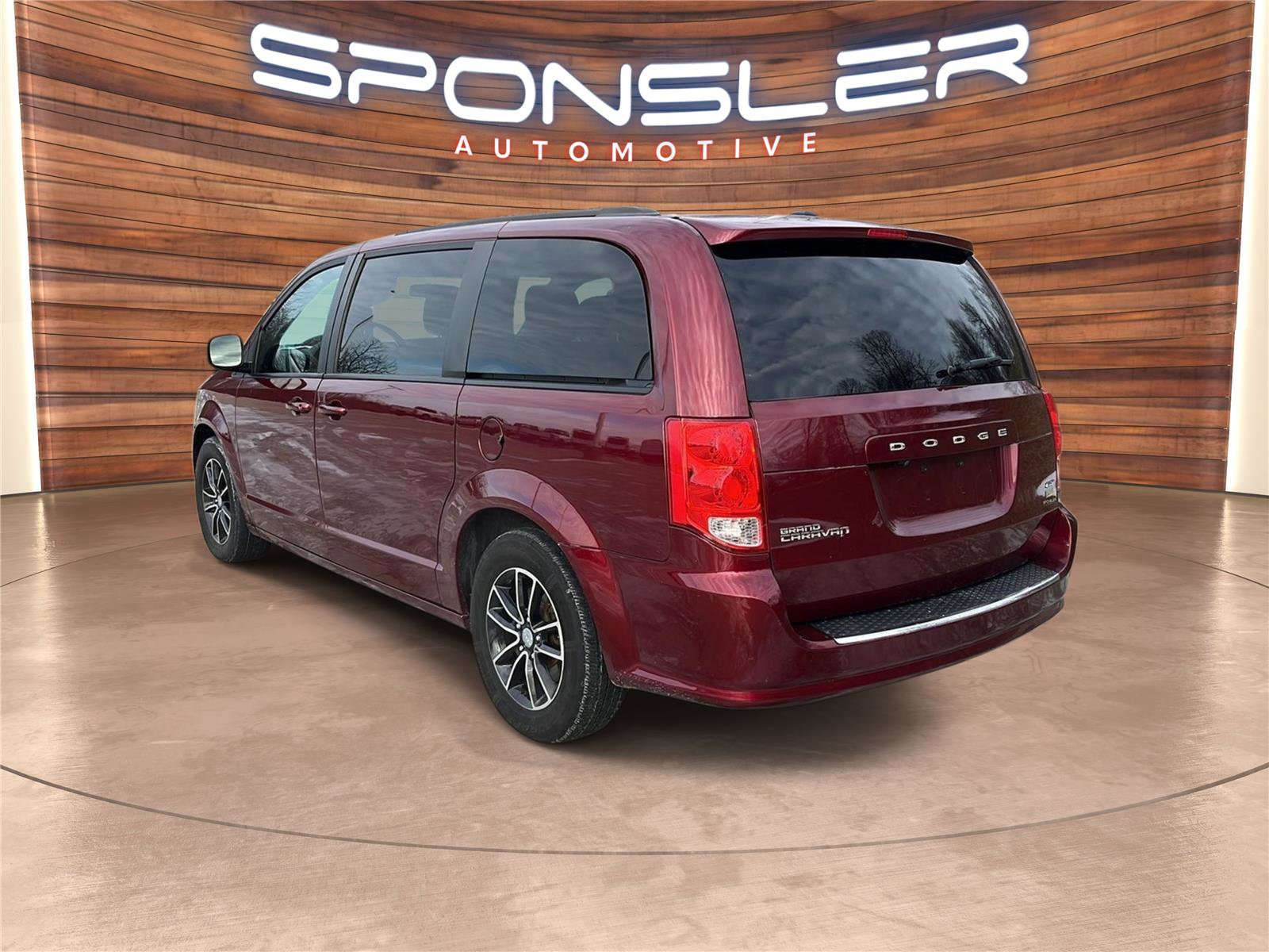 Used 2018 Dodge Grand Caravan GT image 3