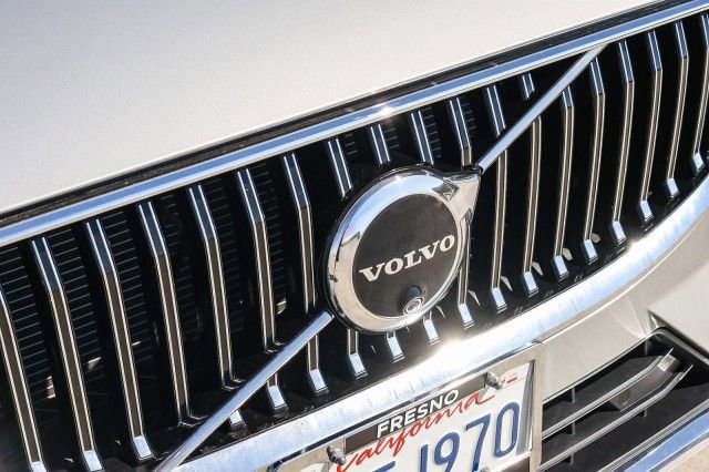 Used 2023 Volvo XC60 B5 Ultimate w/ Climate Package image 12