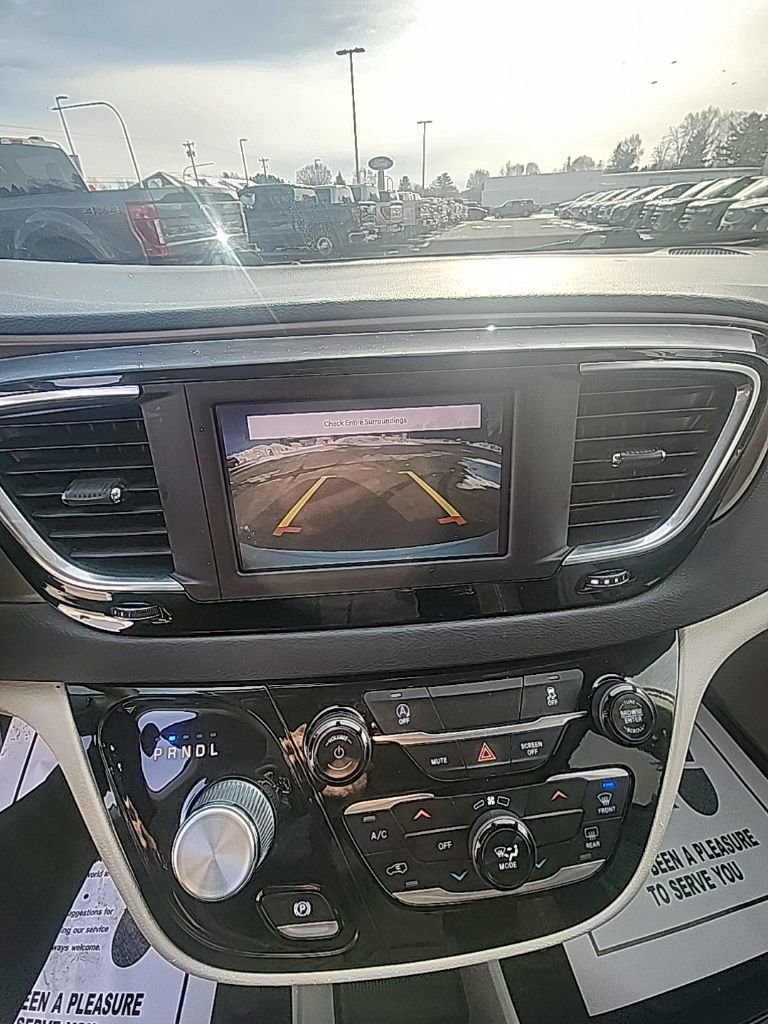 Used 2022 Chrysler Voyager LX image 20