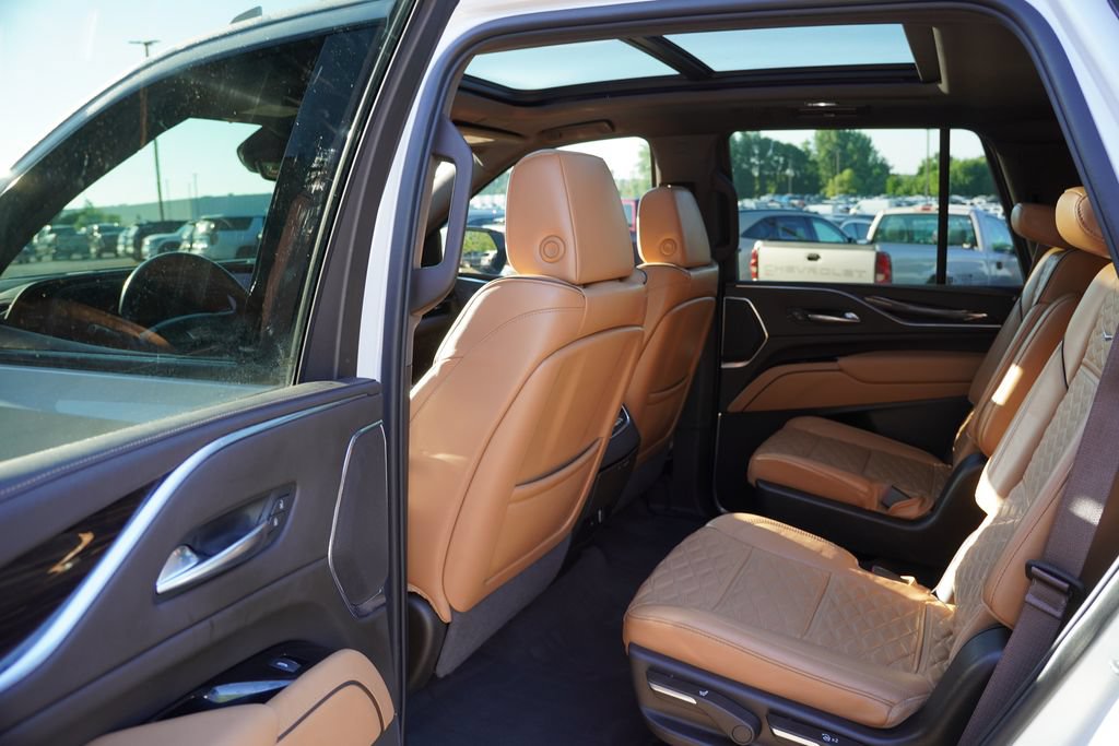 Certified 2022 Cadillac Escalade Sport w/ Touring Package AWD/4WD image 17