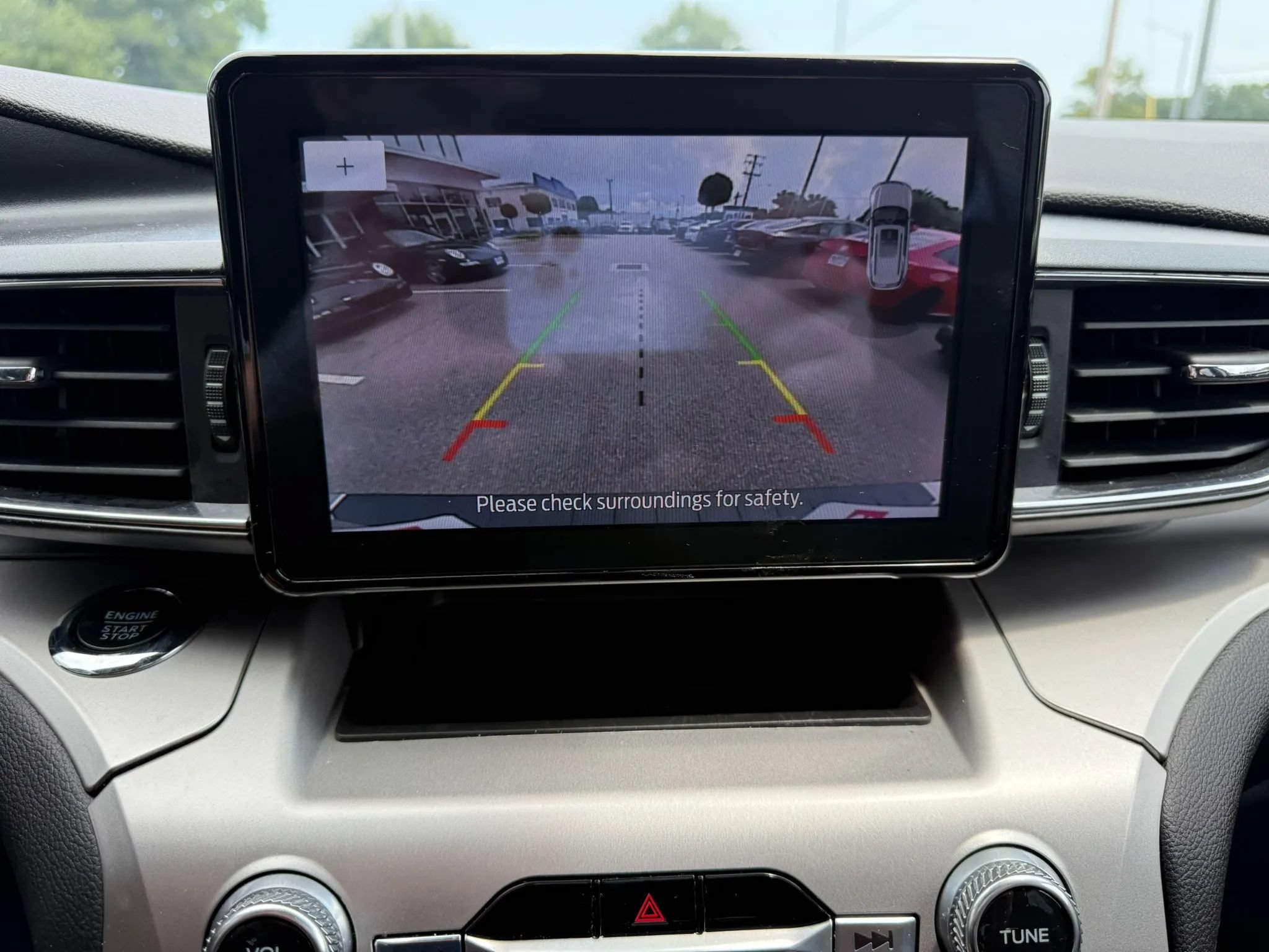 Used 2022 Ford Explorer XLT w/ Equipment Group 202A AWD/4WD image 23