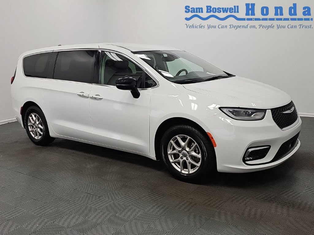 Used 2024 Chrysler Pacifica Touring-L