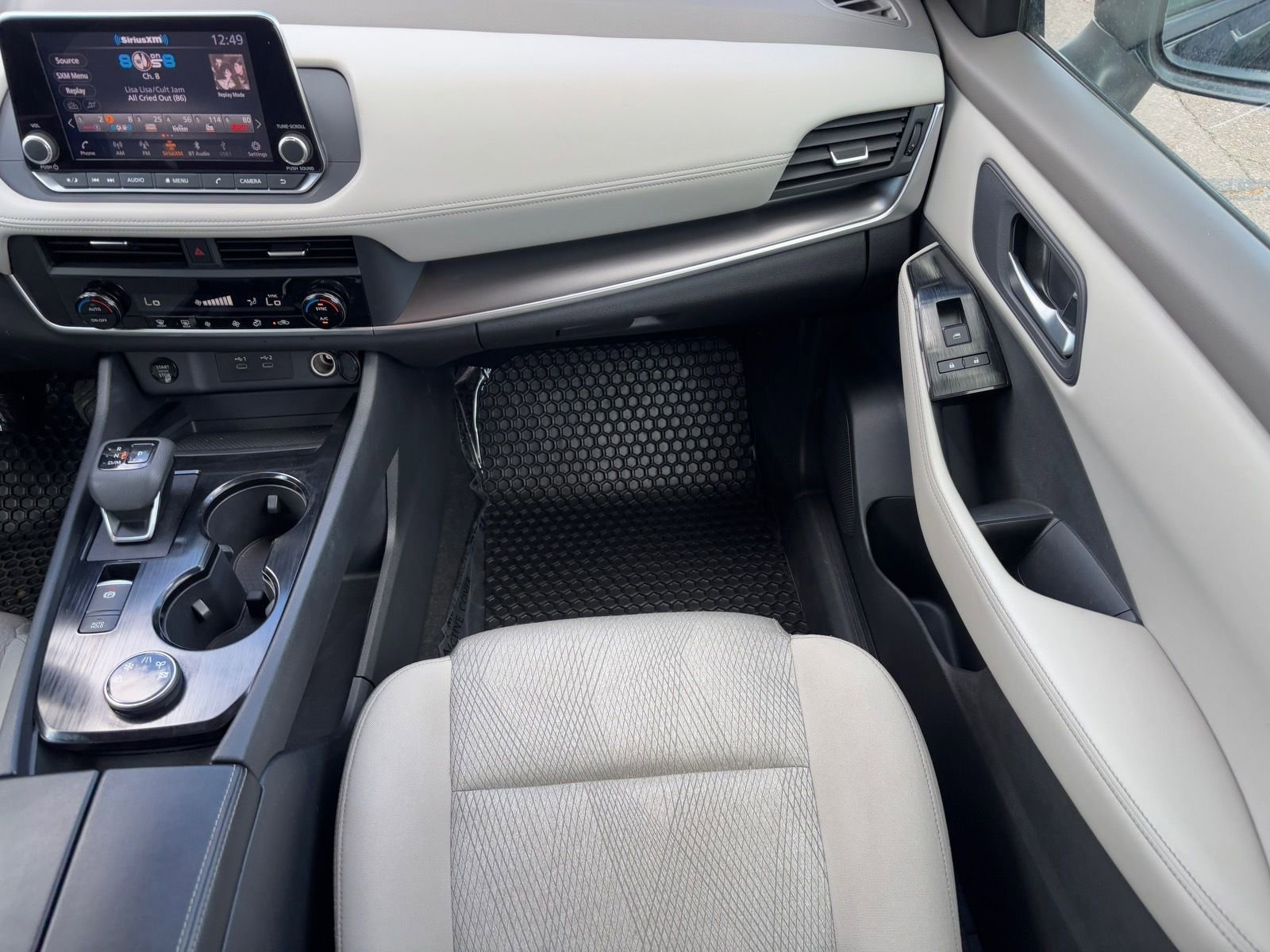 Certified 2025 Nissan Rogue SV image 15